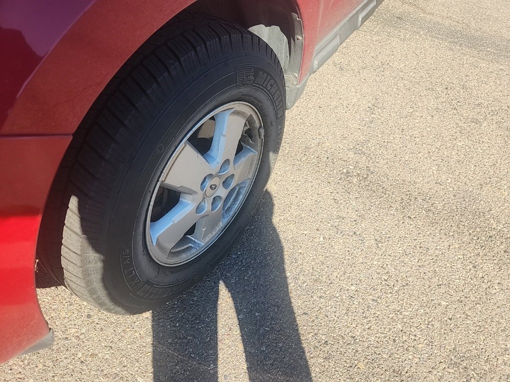 Used 2010 Red Ford XLS image 7