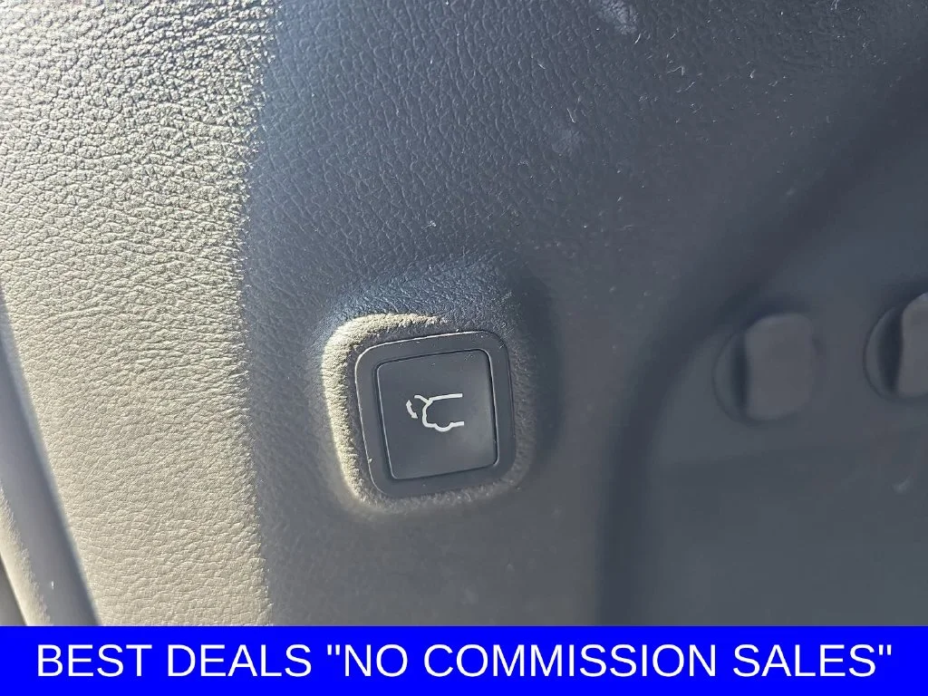 Used 2021 Bright White Clearcoat Jeep Latitude Lux image 13