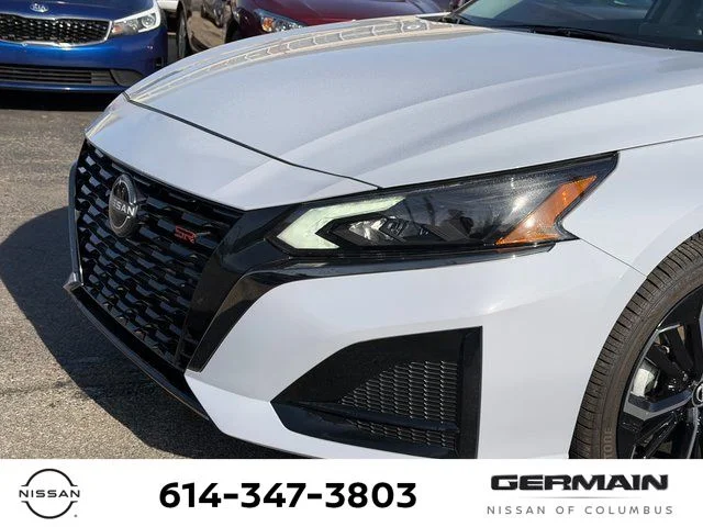 2025 Nissan Altima SR - Photo 14