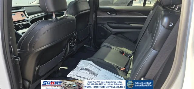 New 2026 Bright White Clear-Coat Exterior Paint Jeep Altitude image 33