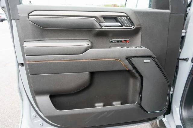 Used 2025  GMC AT4 image 20