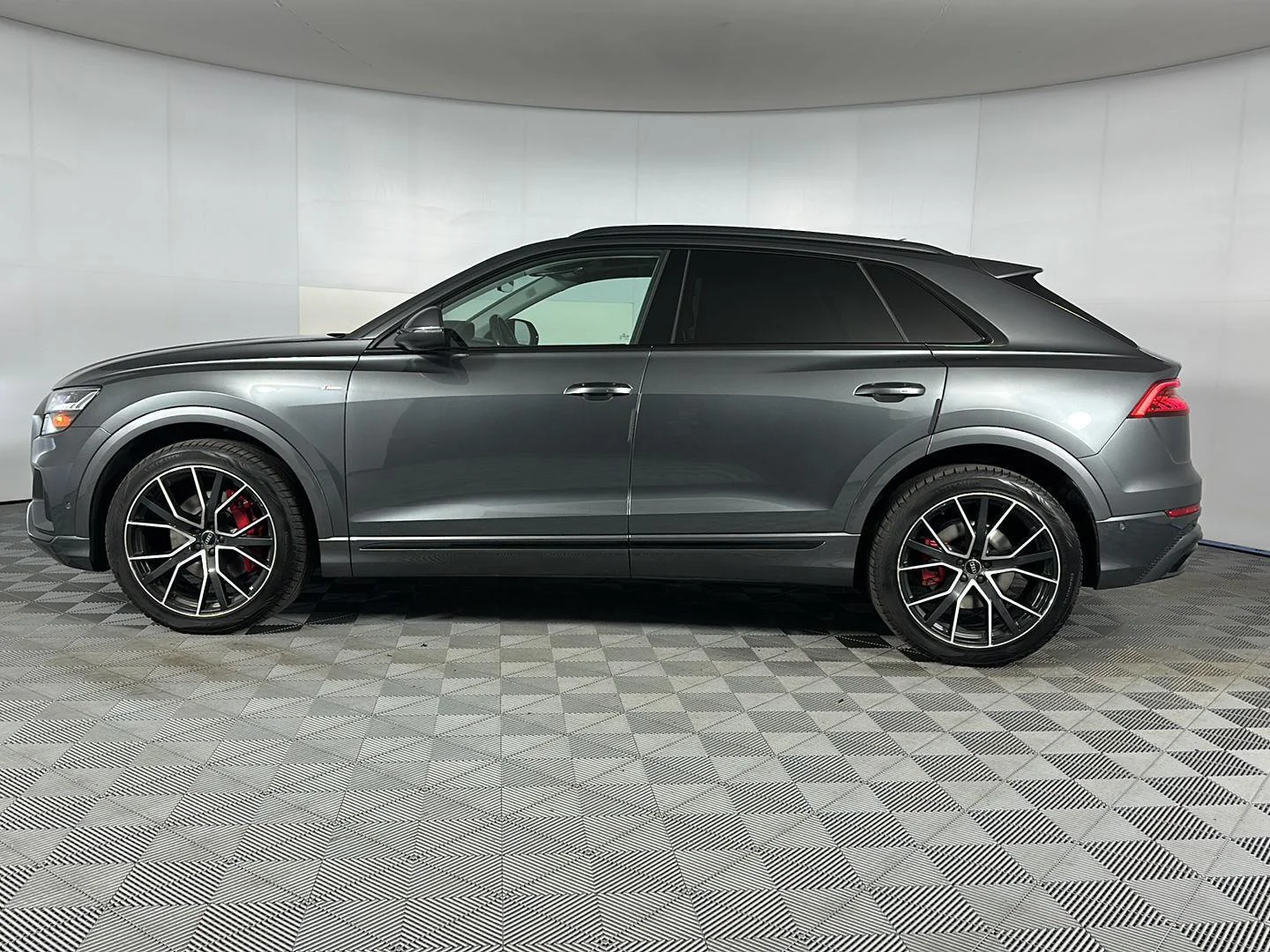 Used 2019 Daytona Gray Pearl Effect Audi Prestige image 4