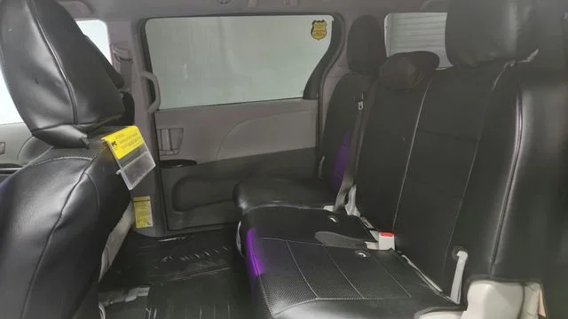 2014 Toyota Sienna L - Photo 16