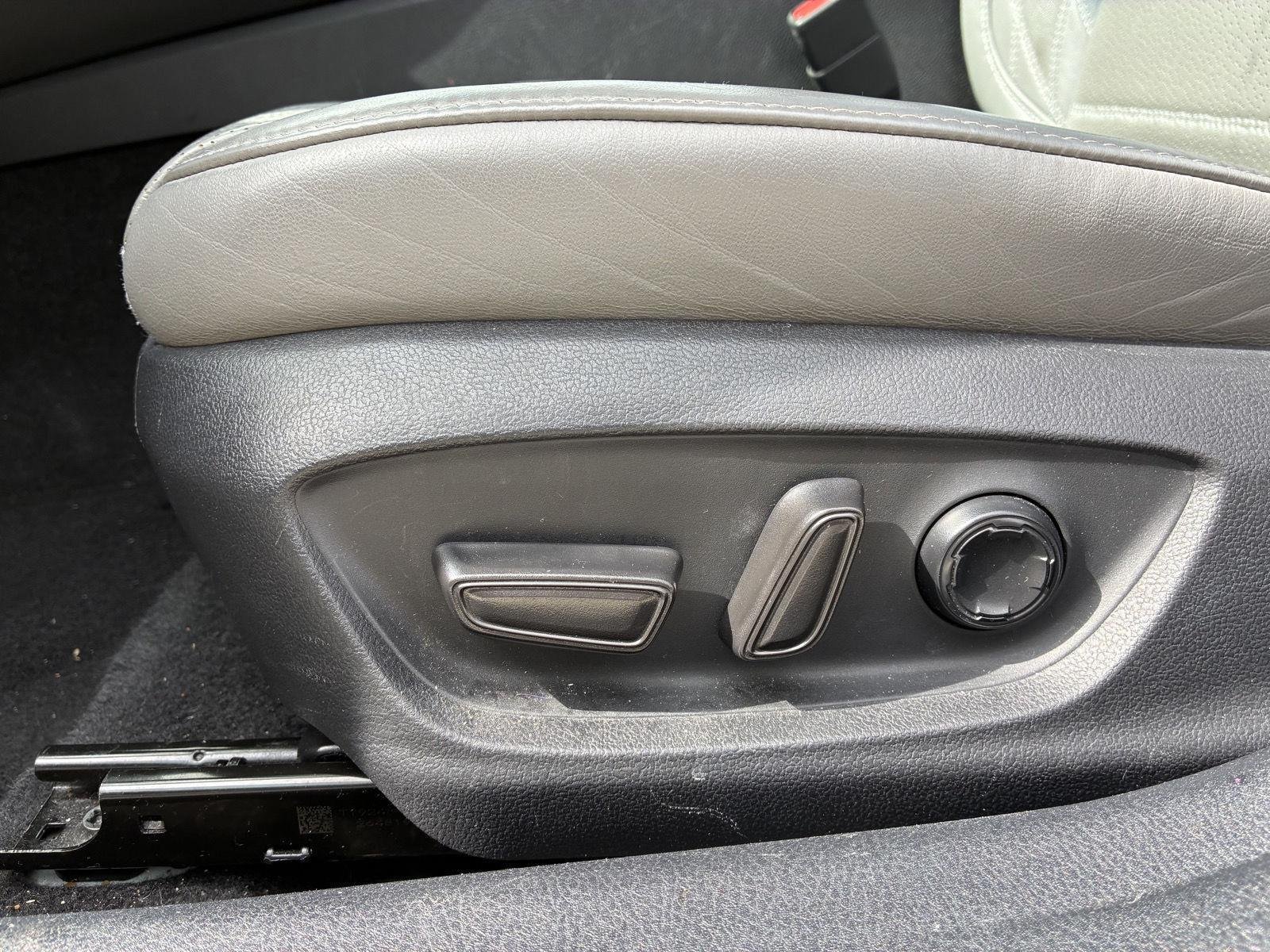 Used 2020 Wind Chill Pearl Toyota Hybrid Limited image 7