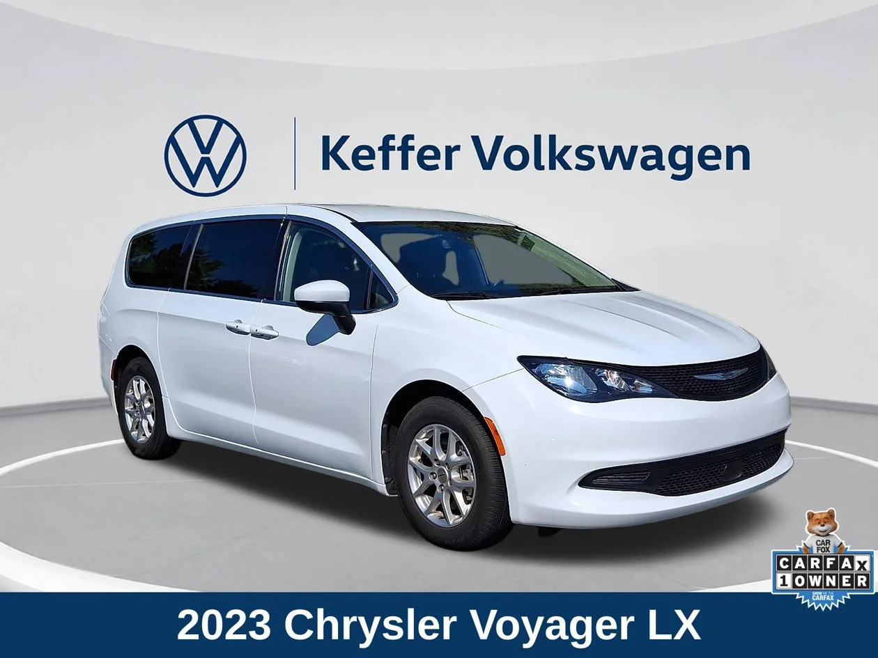 2023 Chrysler Voyager LX