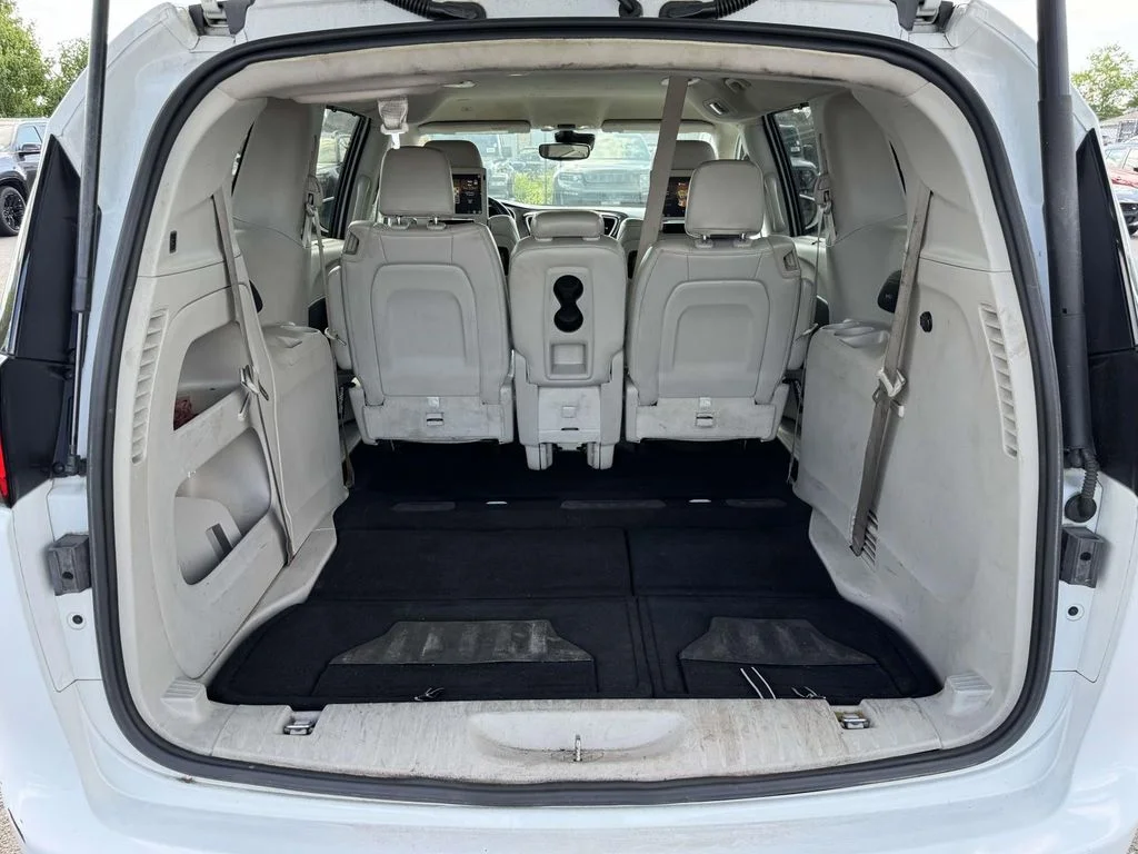 Used 2018 White Chrysler Touring L Plus image 27