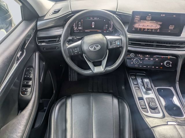 Used 2023 White INFINITI LUXE image 17