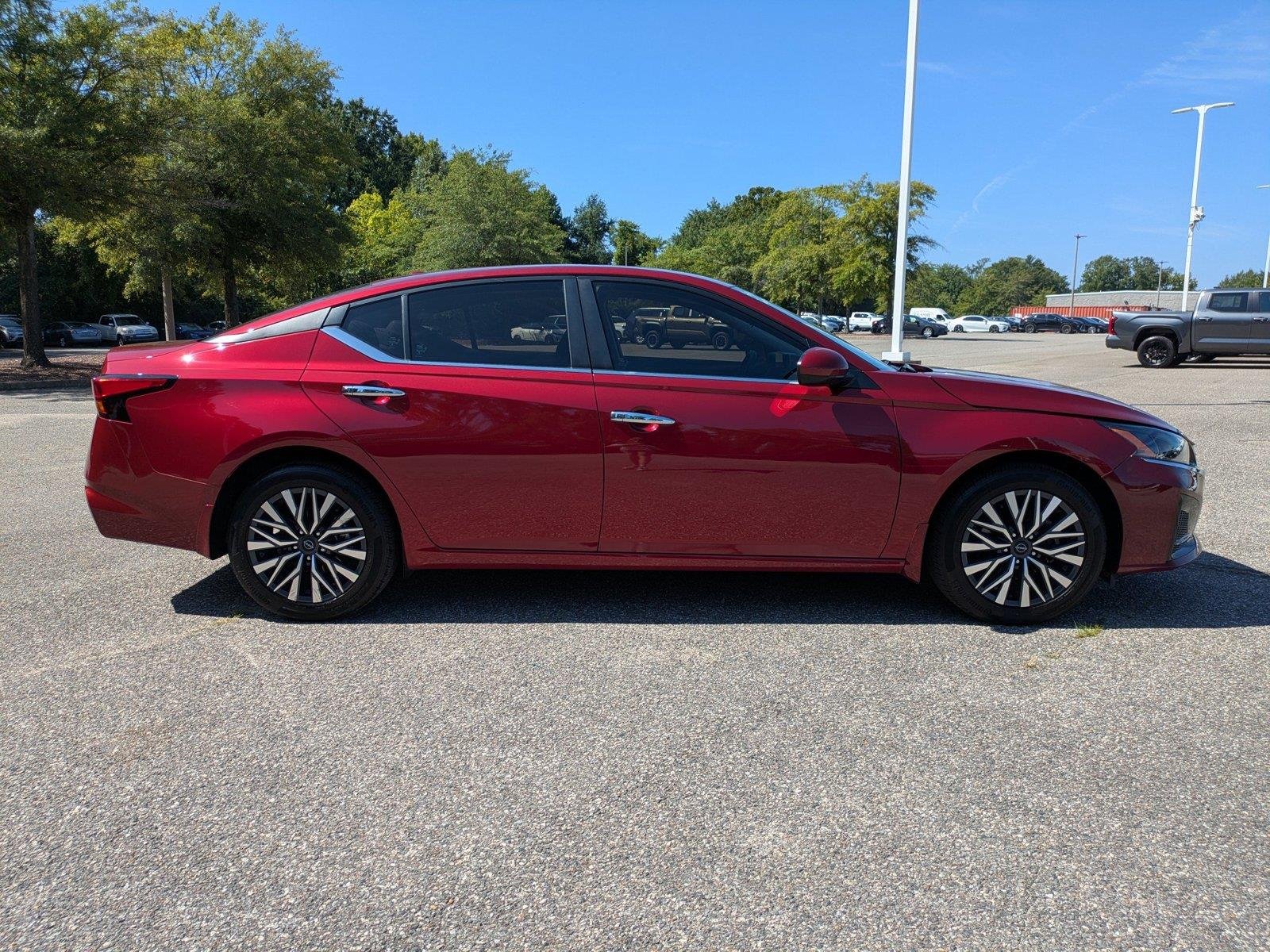 Used 2023 Scarlet Ember Tintcoat Nissan 2.5 SV image 3