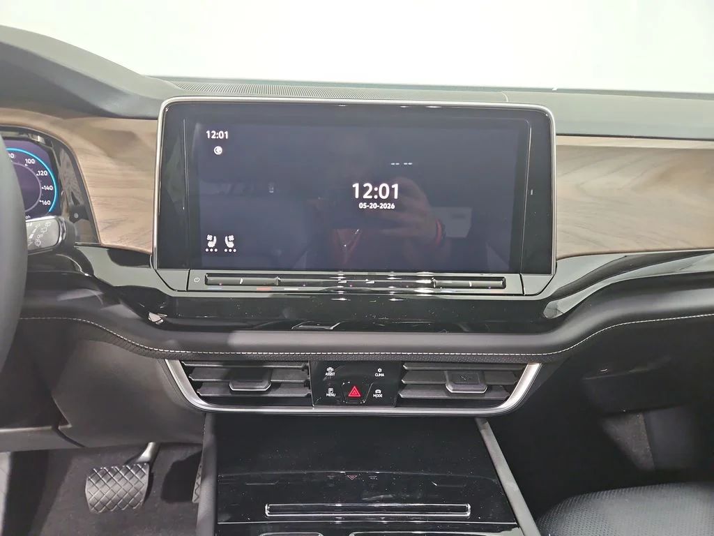 New 2026 White/off-white Volkswagen 2.0T SE w/Technology image 18