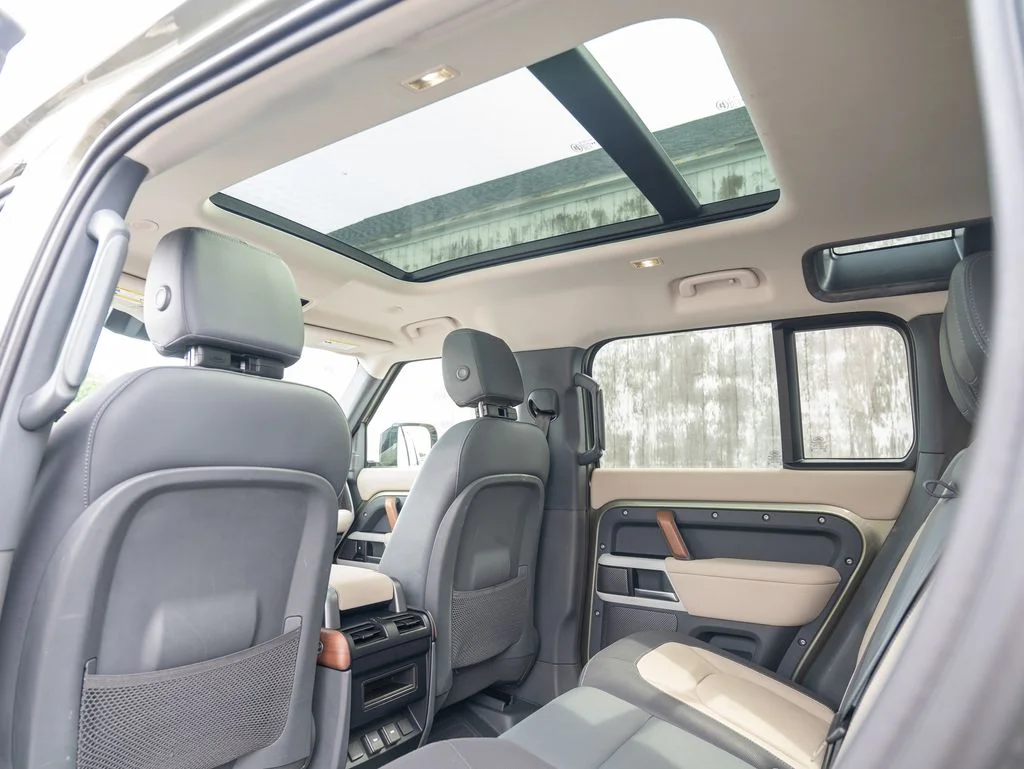 Used 2024 Green Land Rover X-Dynamic SE image 35