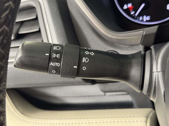 Used 2023 Crystal White Pearl Subaru Limited image 27