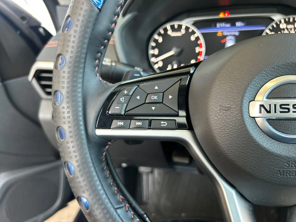 Used 2021 Blue Nissan 2.5 SR image 22
