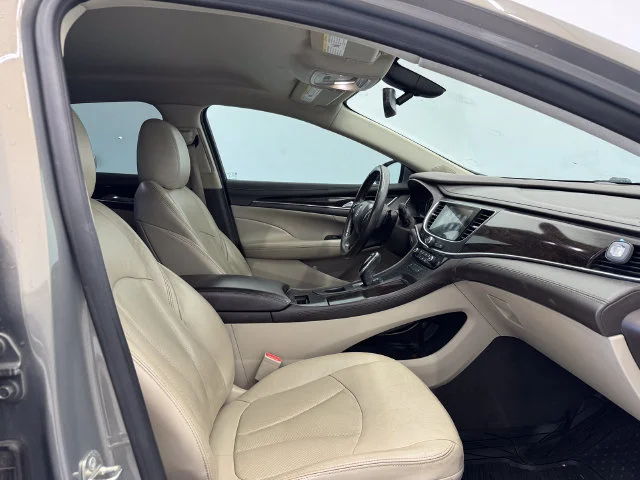 Used 2017 Pepperdust Metallic Buick Essence image 19