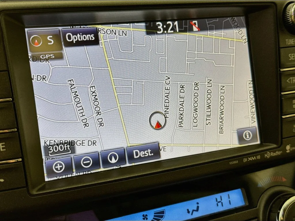 Used 2018 White Toyota XLE image 15