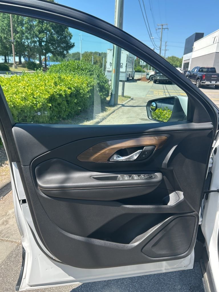 Used 2018 White GMC SLE image 8