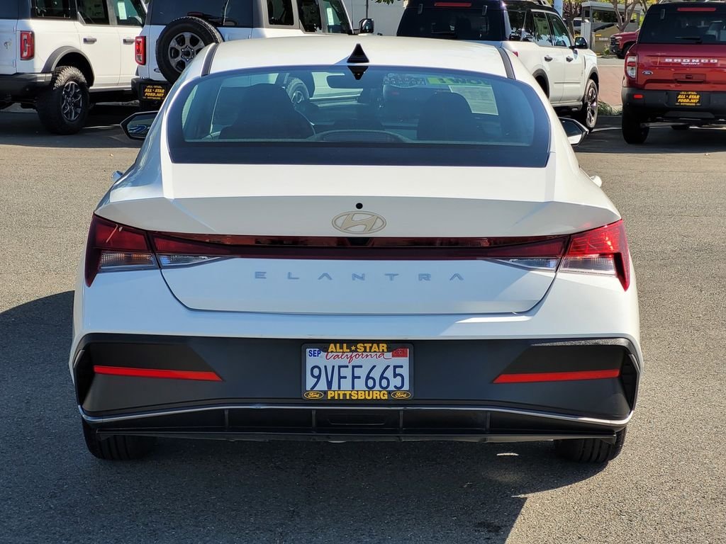 Used 2025 White Hyundai SE image 5