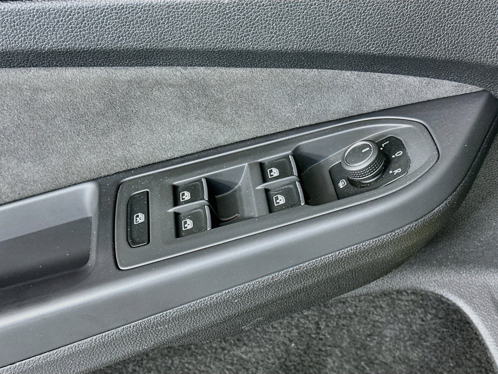 2023 Volkswagen Golf GTI 40TH Anniversary Edition - Photo 22