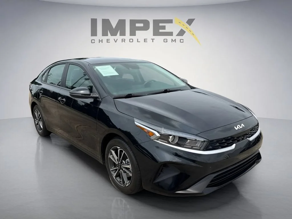 Used 2024  Kia LXS image 7