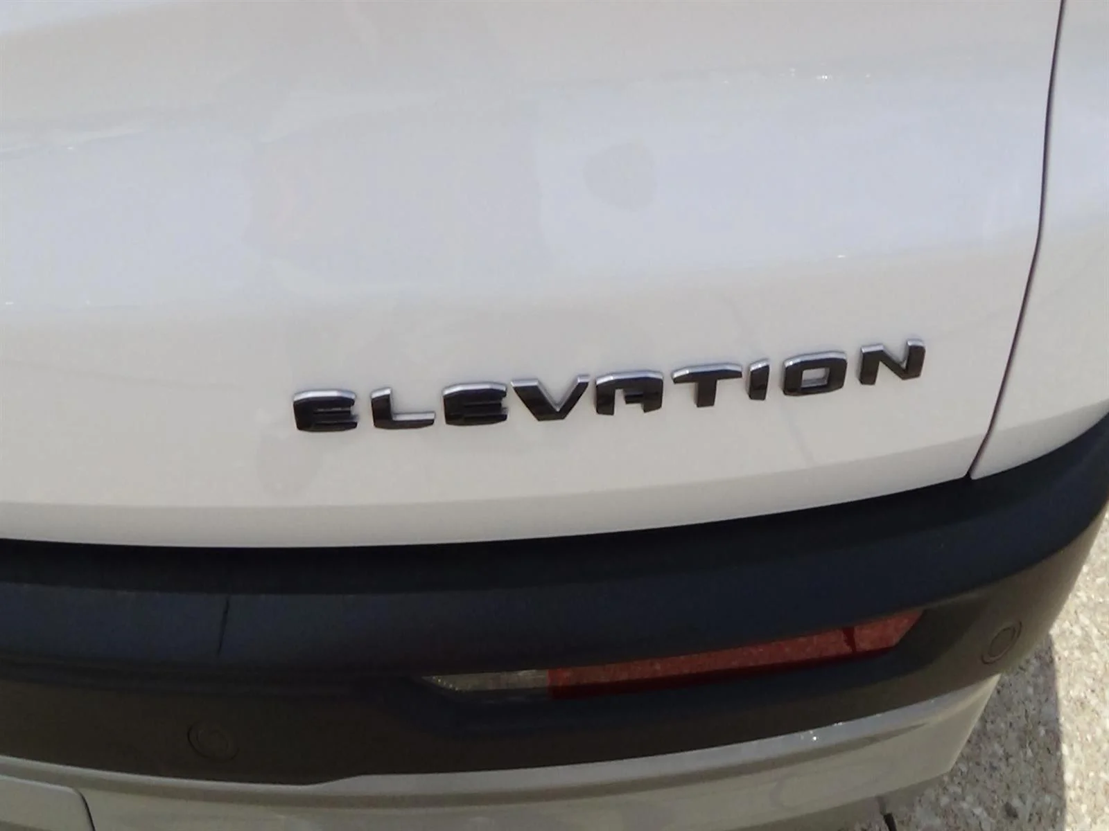 Used 2025 Summit White (gaz) GMC Elevation image 11