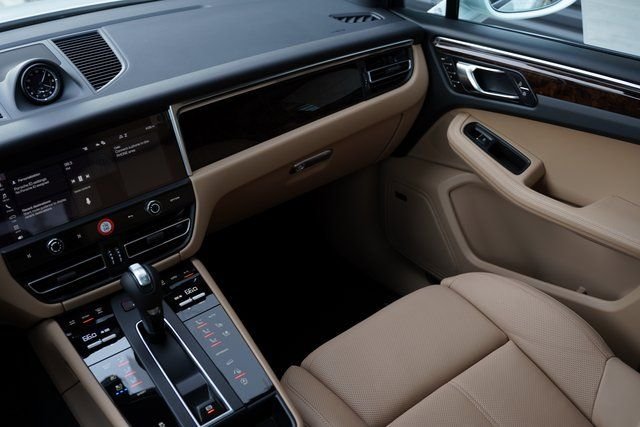 2026 Porsche Macan - Photo 22