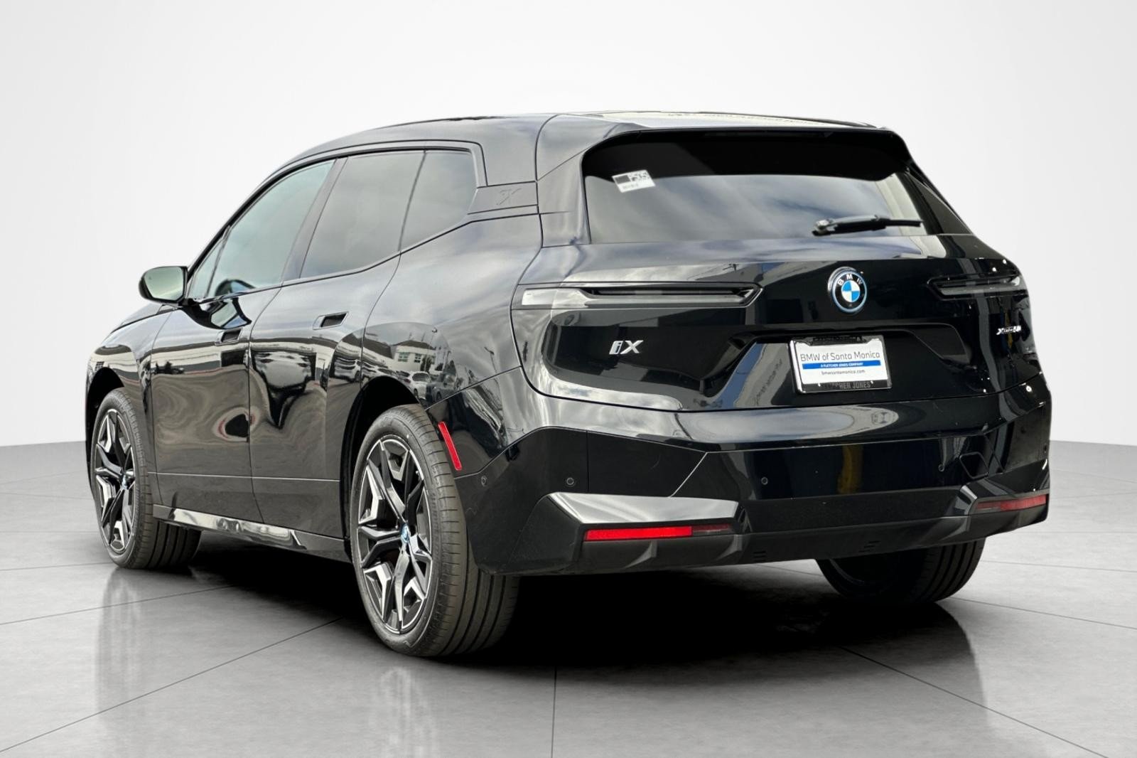 Certified Used 2024 Black Sapphire Metallic BMW xDrive50 image 3