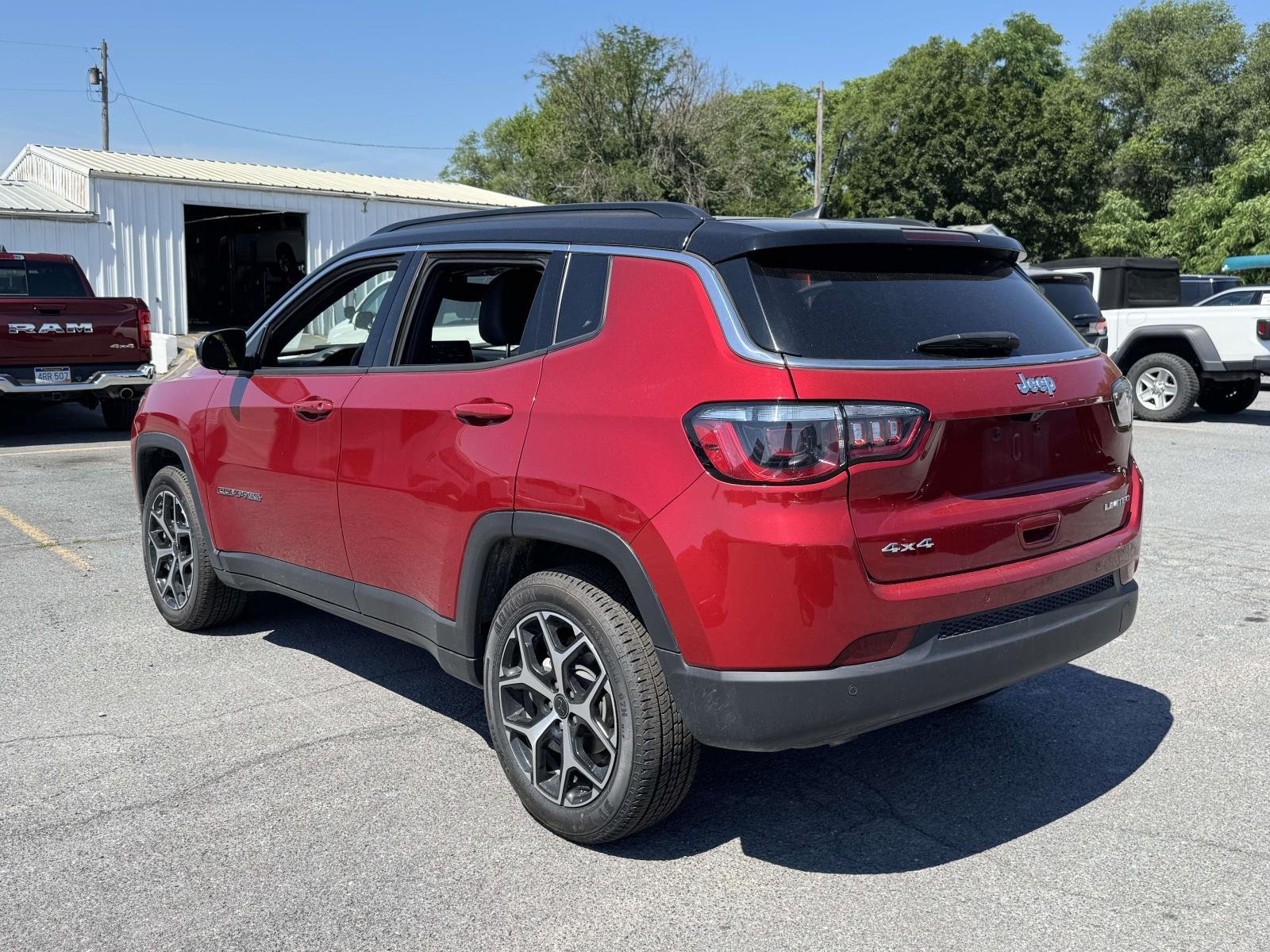 Used 2025 Red Hot Pearlcoat Jeep Limited image 5