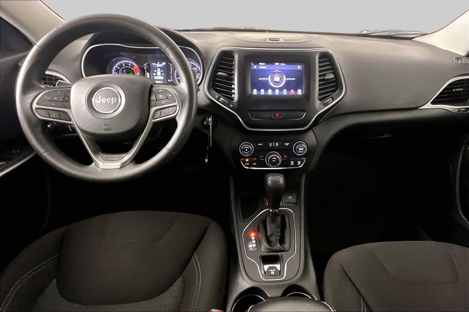 Used 2019 Velvet Red Pearlcoat Jeep Latitude image 15