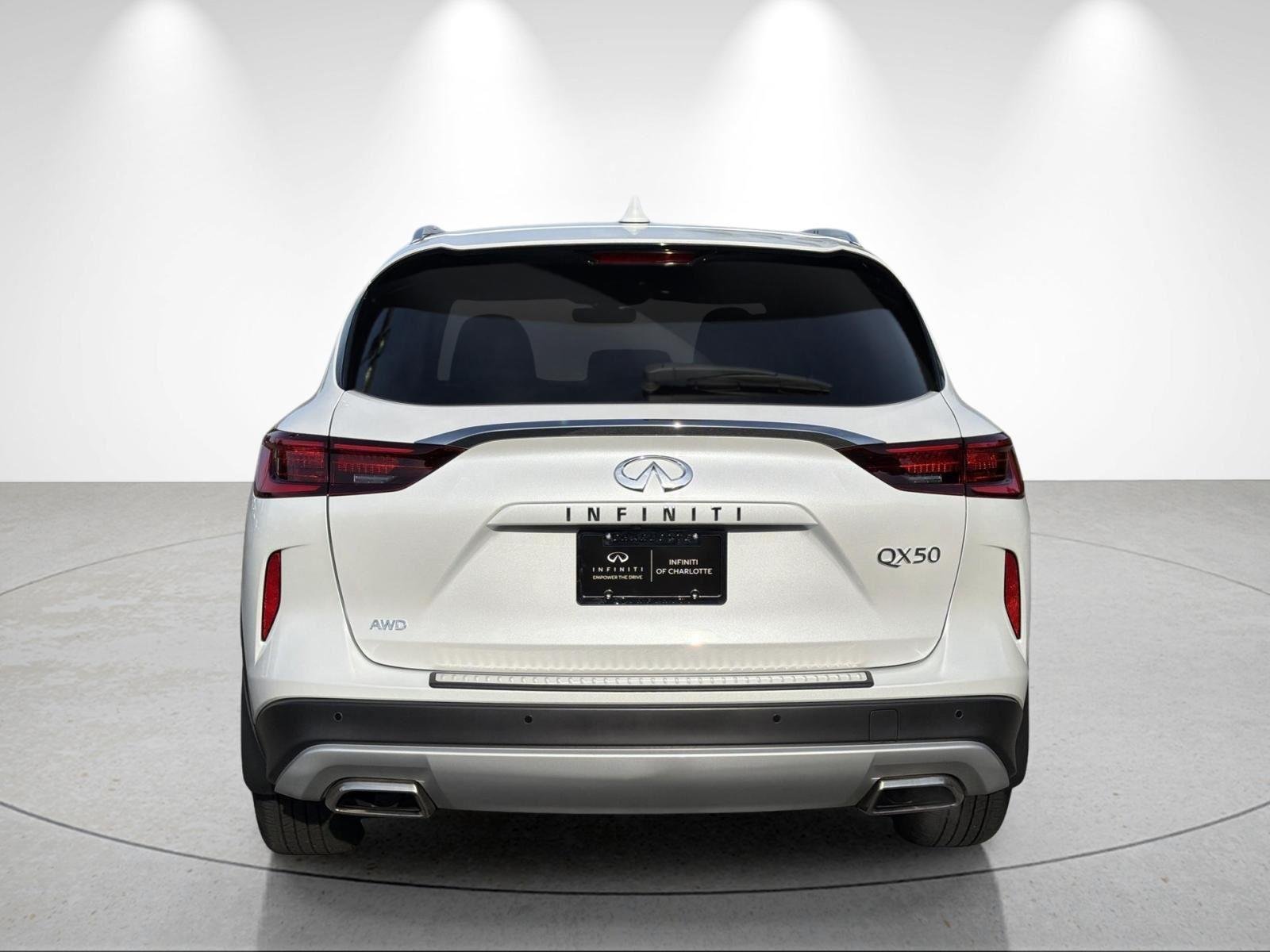 Used 2024 Radiant White INFINITI LUXE image 4