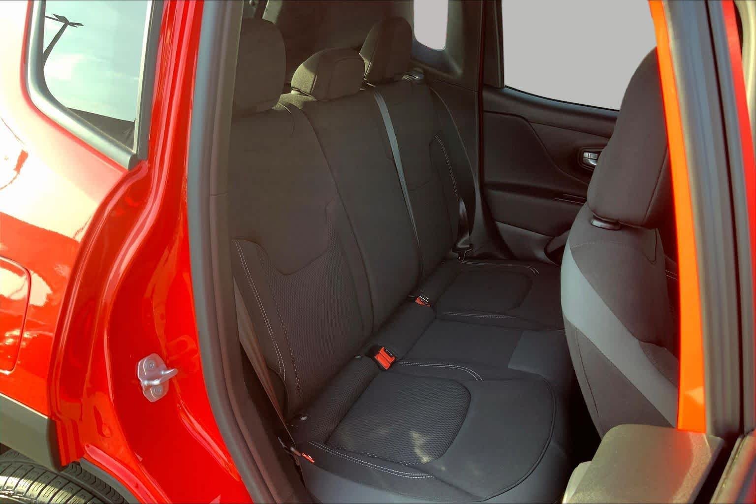 Used 2023 Colorado Red Clearcoat Jeep Latitude image 19
