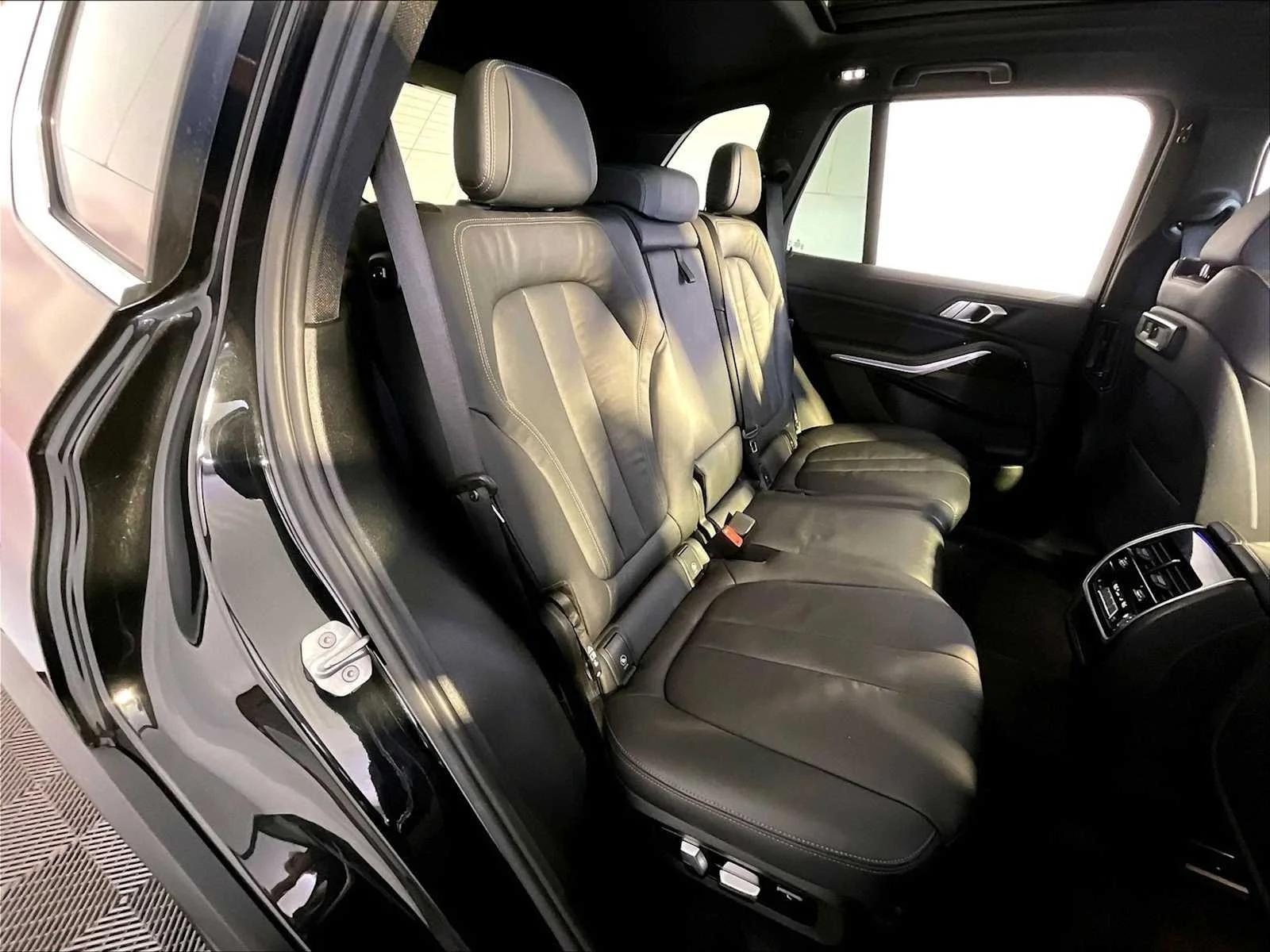 Used 2020 Black Sapphire Metallic BMW xDrive40i image 23