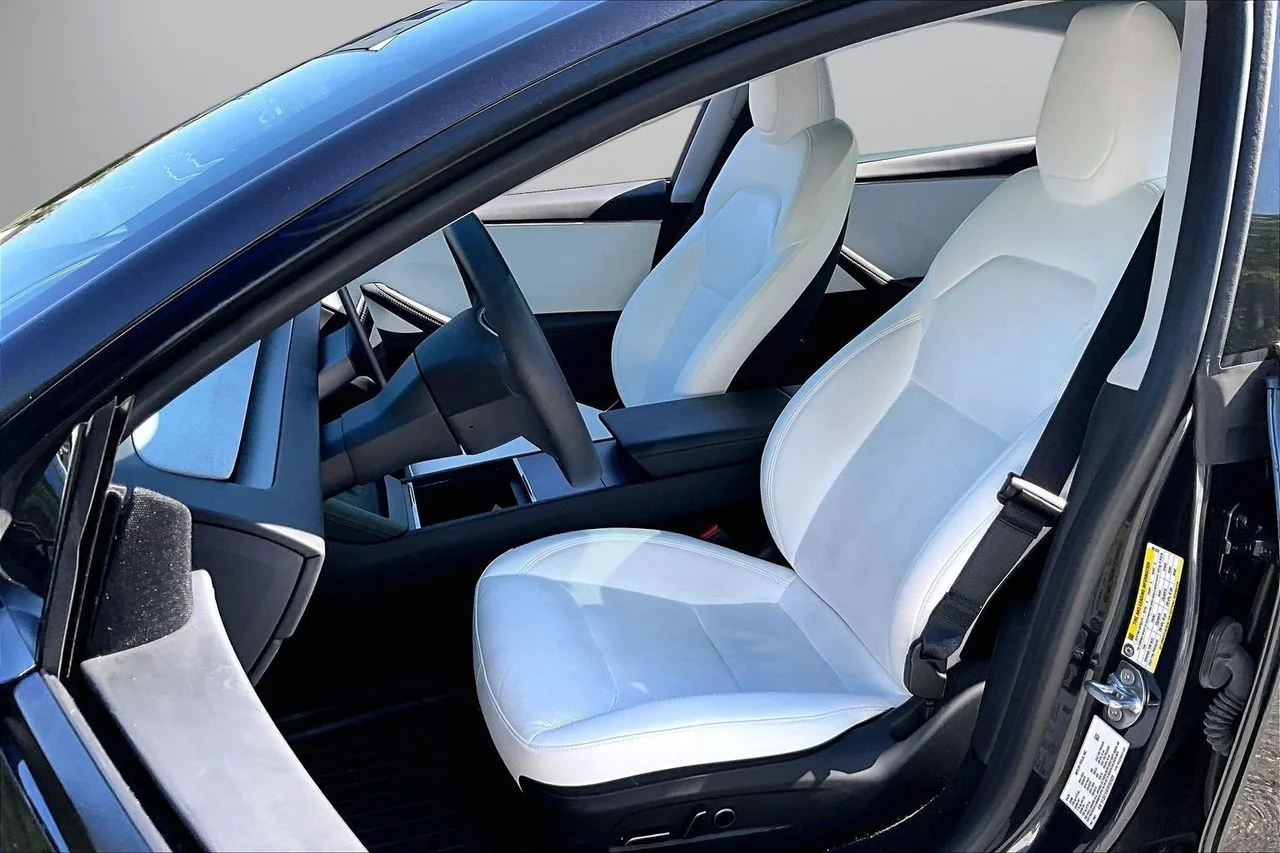 Used 2025  Tesla Long Range image 22
