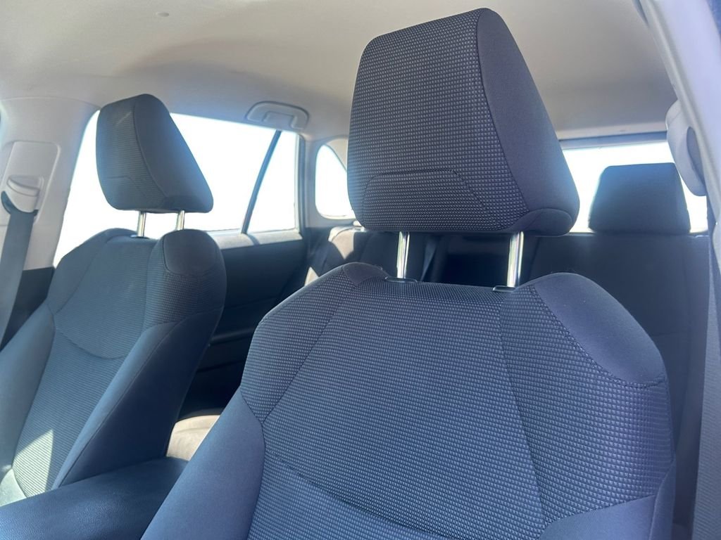 Used 2019 White Toyota LE image 22