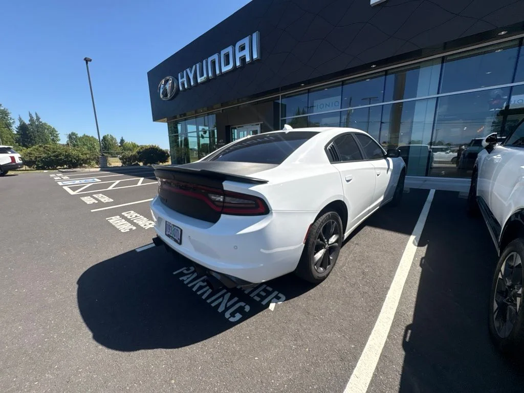 Used 2021 White Dodge SXT image 7