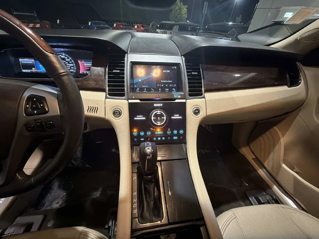 Used 2018 White Ford Limited image 21