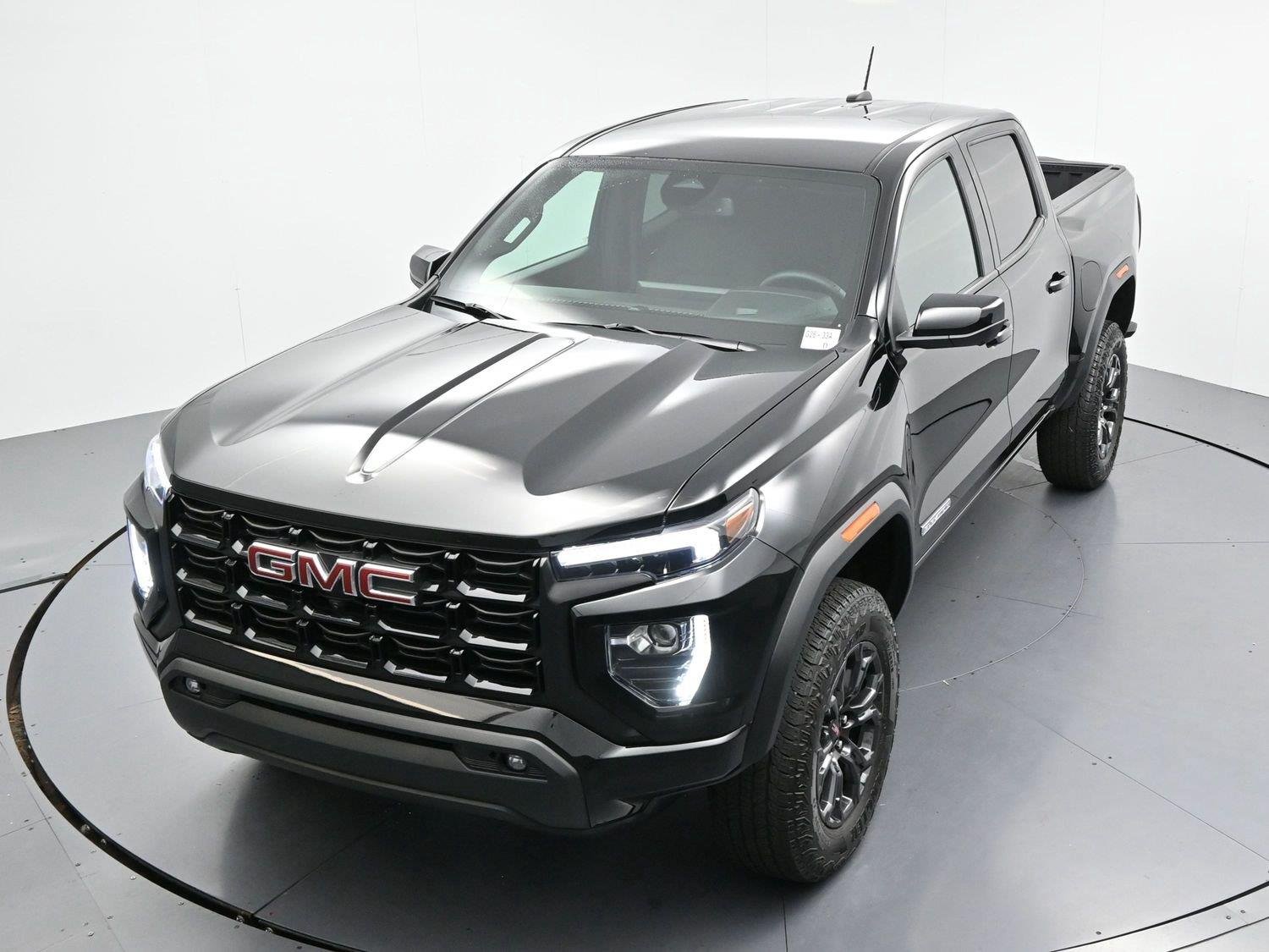 Used 2025 Onyx Black GMC Elevation image 37