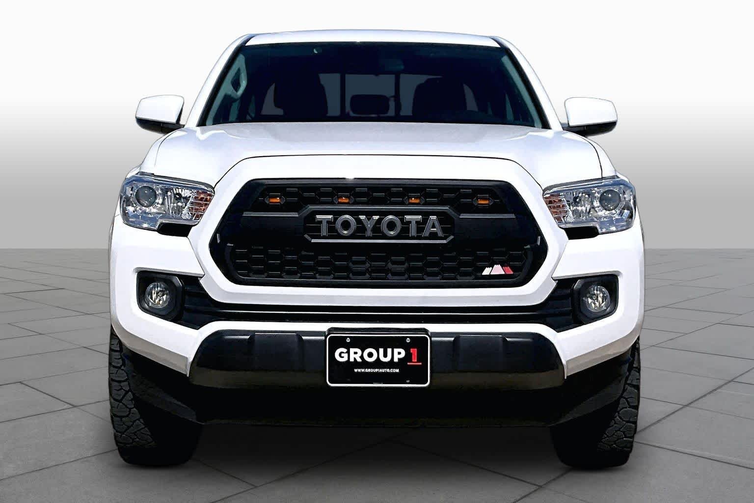 Used 2020 Super White Toyota SR5 image 4