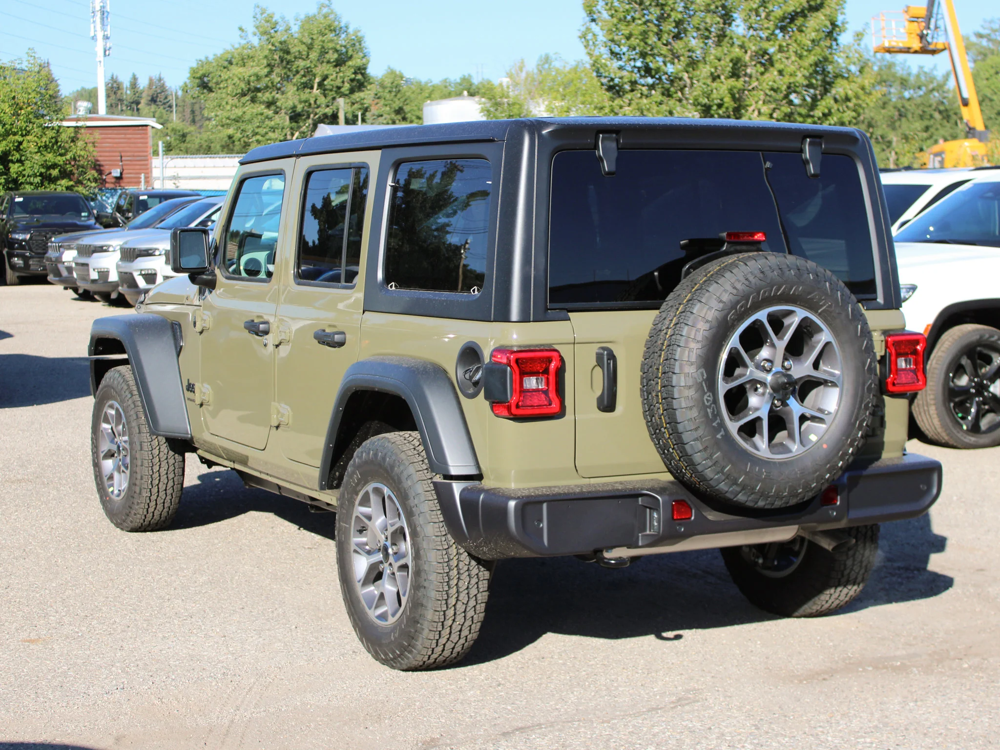 Used 2025 41 Jeep Sport S* 4 Door 4x4, Alpine Audio, Safety Group, Remote Start, Heated Seats image 3
