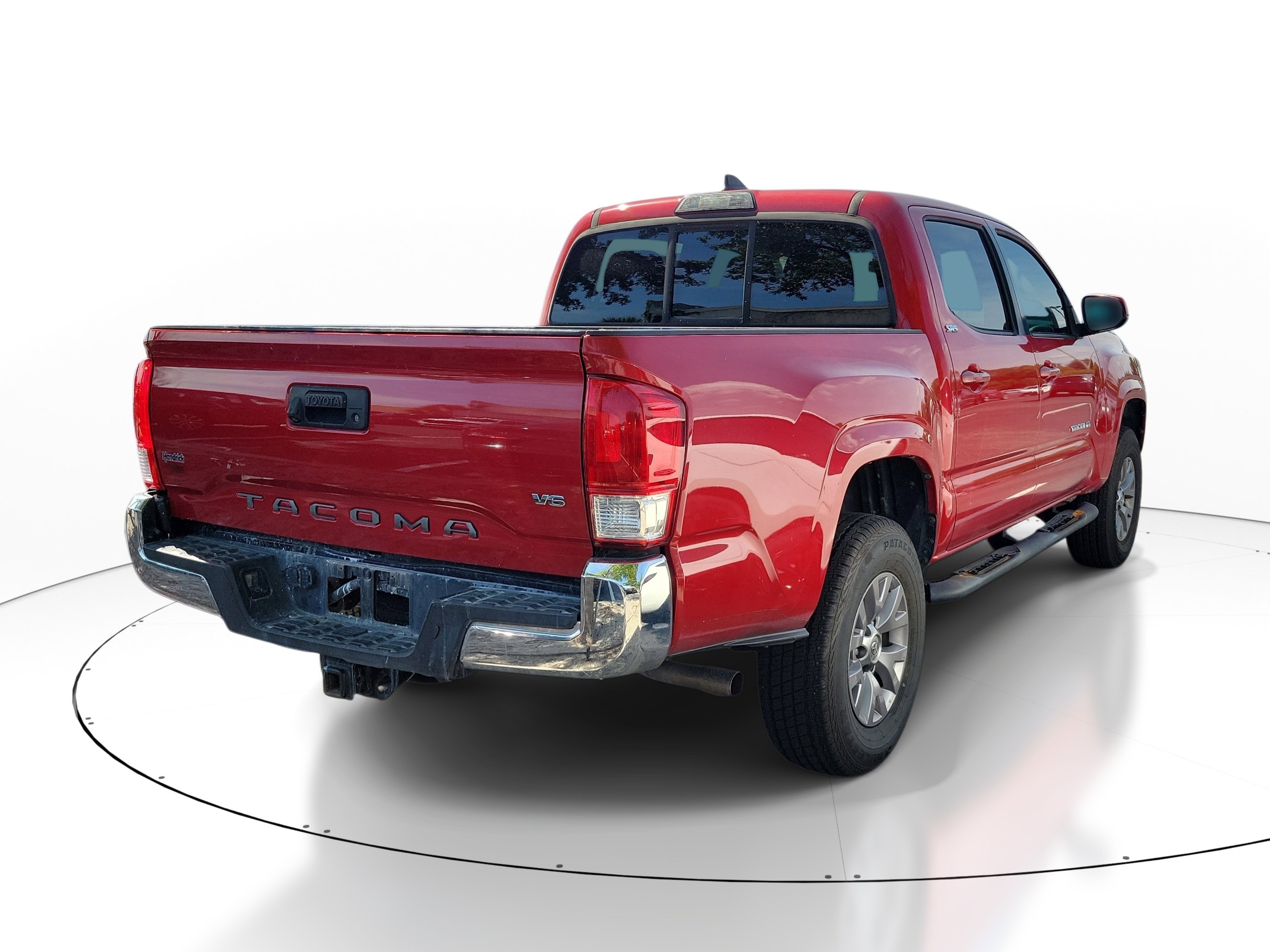 Used 2016 Barcelona Red Metallic Toyota SR5 image 7