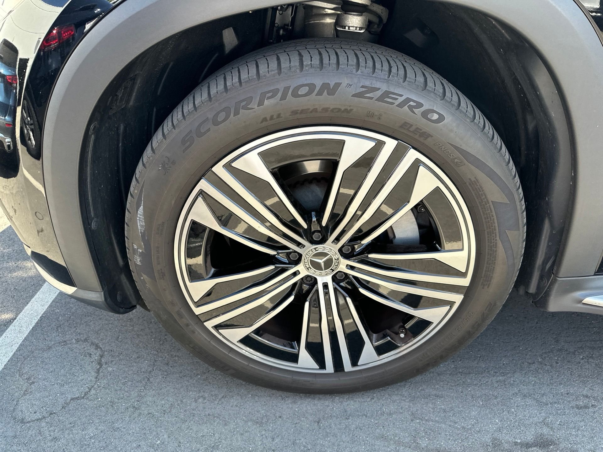 Used 2024  Mercedes-Benz 450 image 3