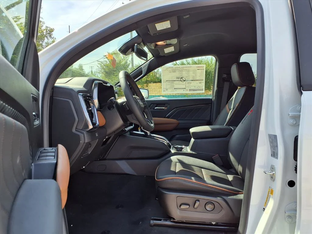 2026 GMC Canyon AT4 - Photo 14