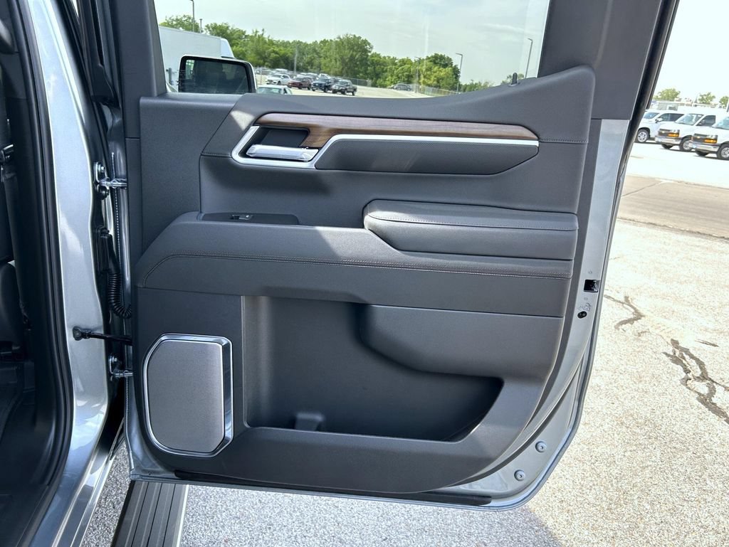 New 2026 Sterling Gray Metallic Chevrolet High Country image 18