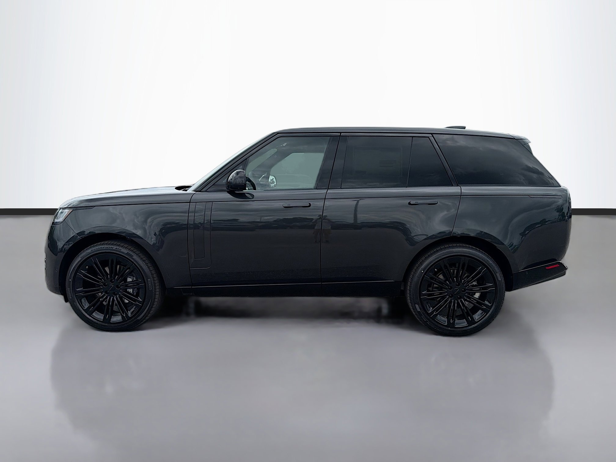 New 2026 Carpathian Grey Land Rover SE image 2