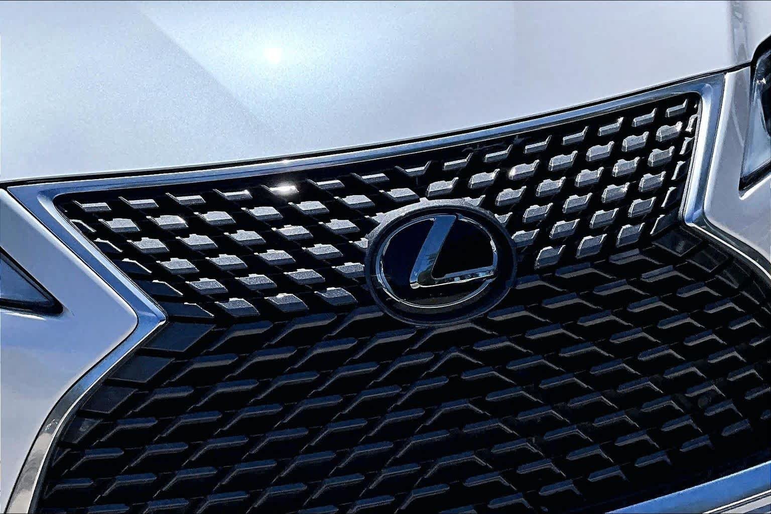 Used 2022 Eminent White Pearl Lexus  image 30