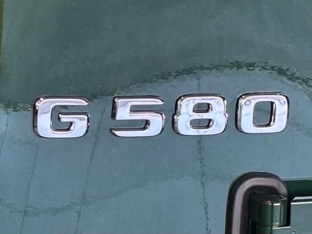 New 2026 MANUFAKTUR Deep Green Non-Metallic Mercedes-Benz G 580 image 5