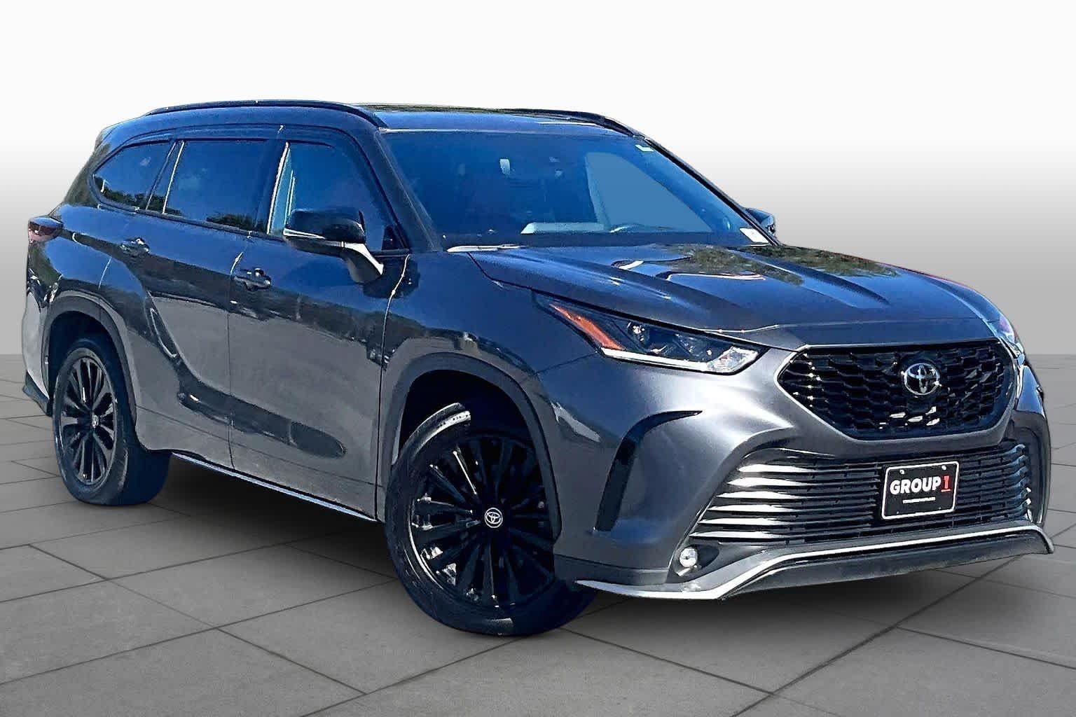 Used 2025 Magnetic Gray Metallic Toyota XSE image 3
