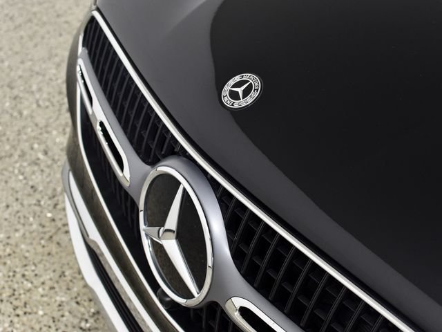 Certified Used 2025 Black Mercedes-Benz GLC 300 image 9