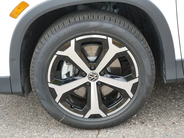 New 2026 White/off-white Volkswagen 2.0T SE image 5