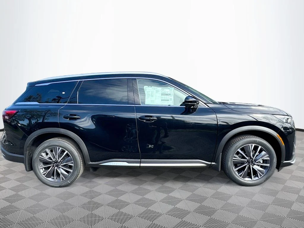 Certified Used 2026 Black INFINITI LUXE image 5
