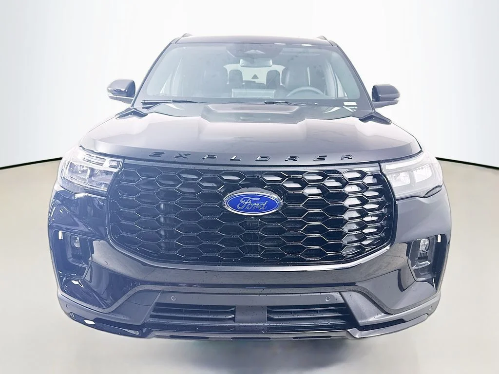 New 2026 Agate Black Metallic Ford ST-Line image 2