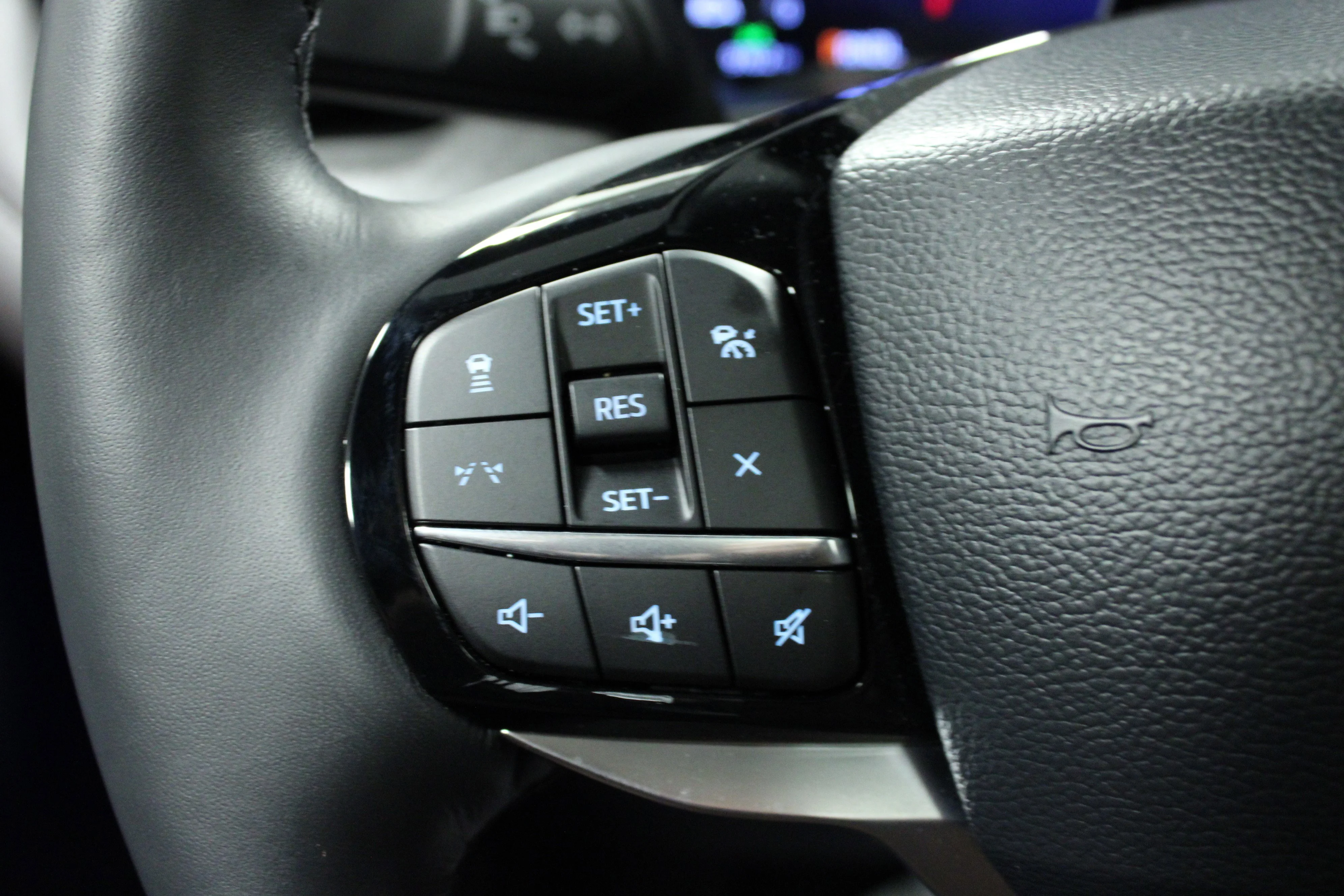 Used 2025 Gray Metallic Ford Platinum image 21